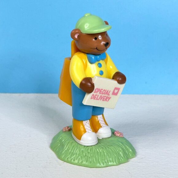 Beautifully Detailed Teddy Bear Special Delivery Whimsical 4.25" Vinyl Figurine - Picture 2 of 6